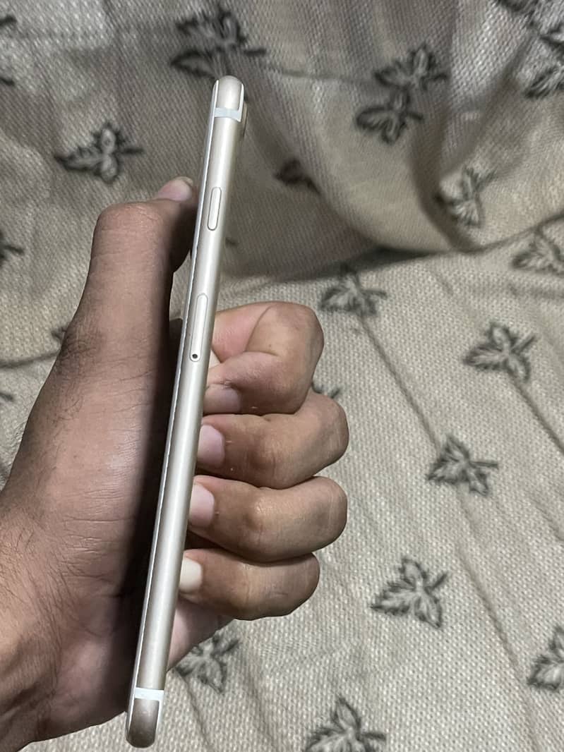 Apple iPhone 7 Plus 6