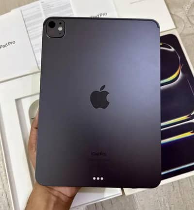 Apple ipad pro M4 complete box
