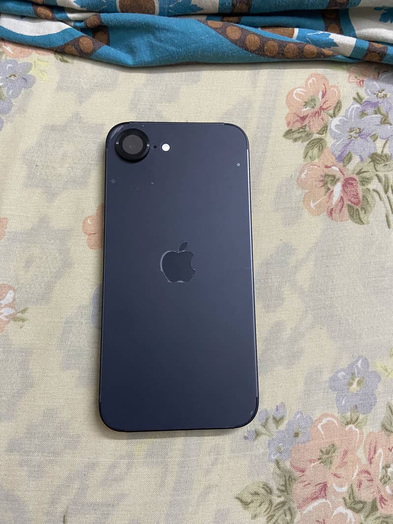 Apple iPhone 16e 2