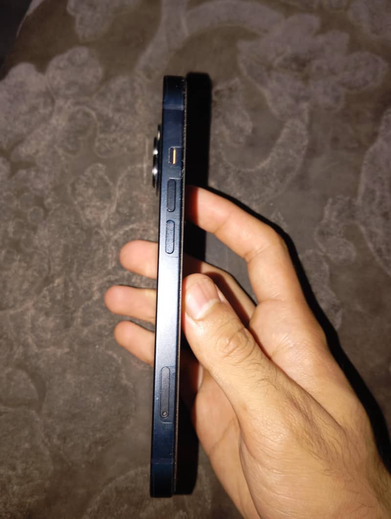 Apple iPhone 13 2
