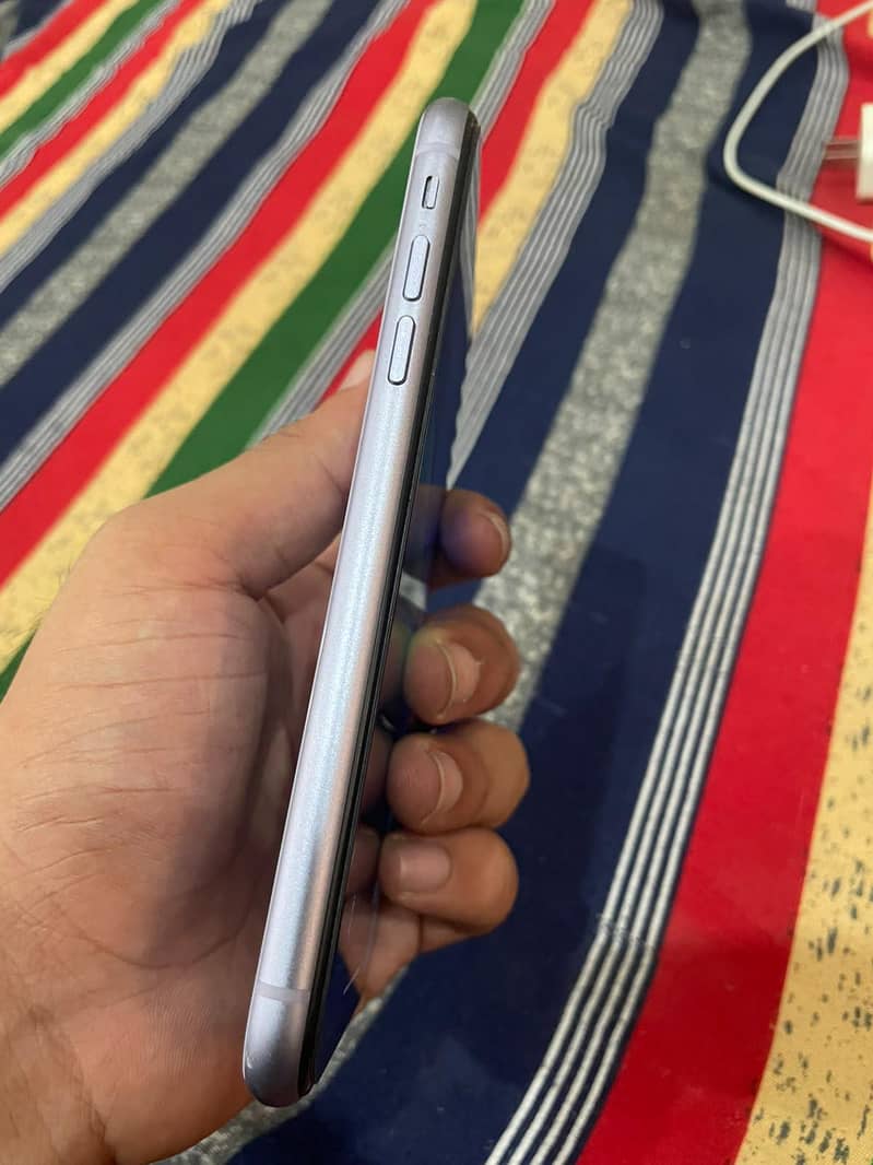 Apple iPhone 11 3