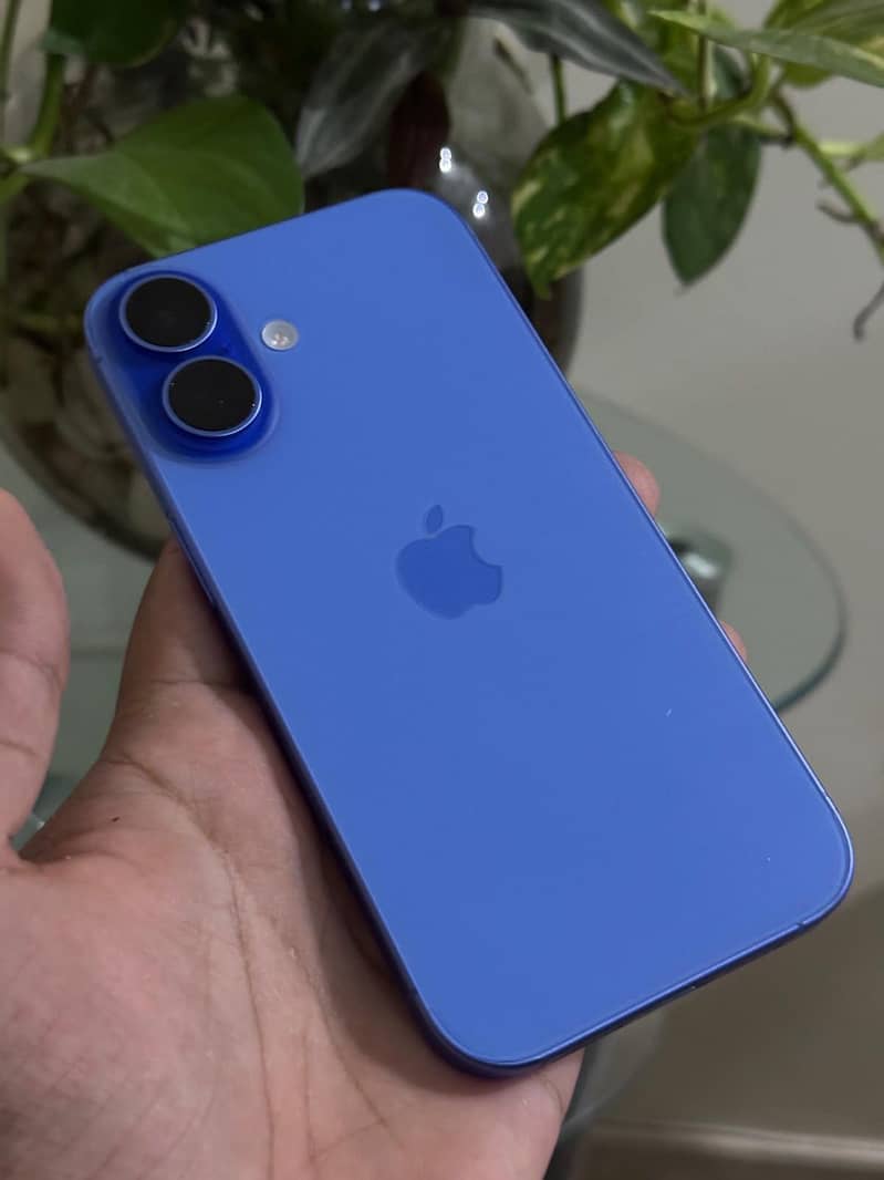 Apple iPhone 16 3