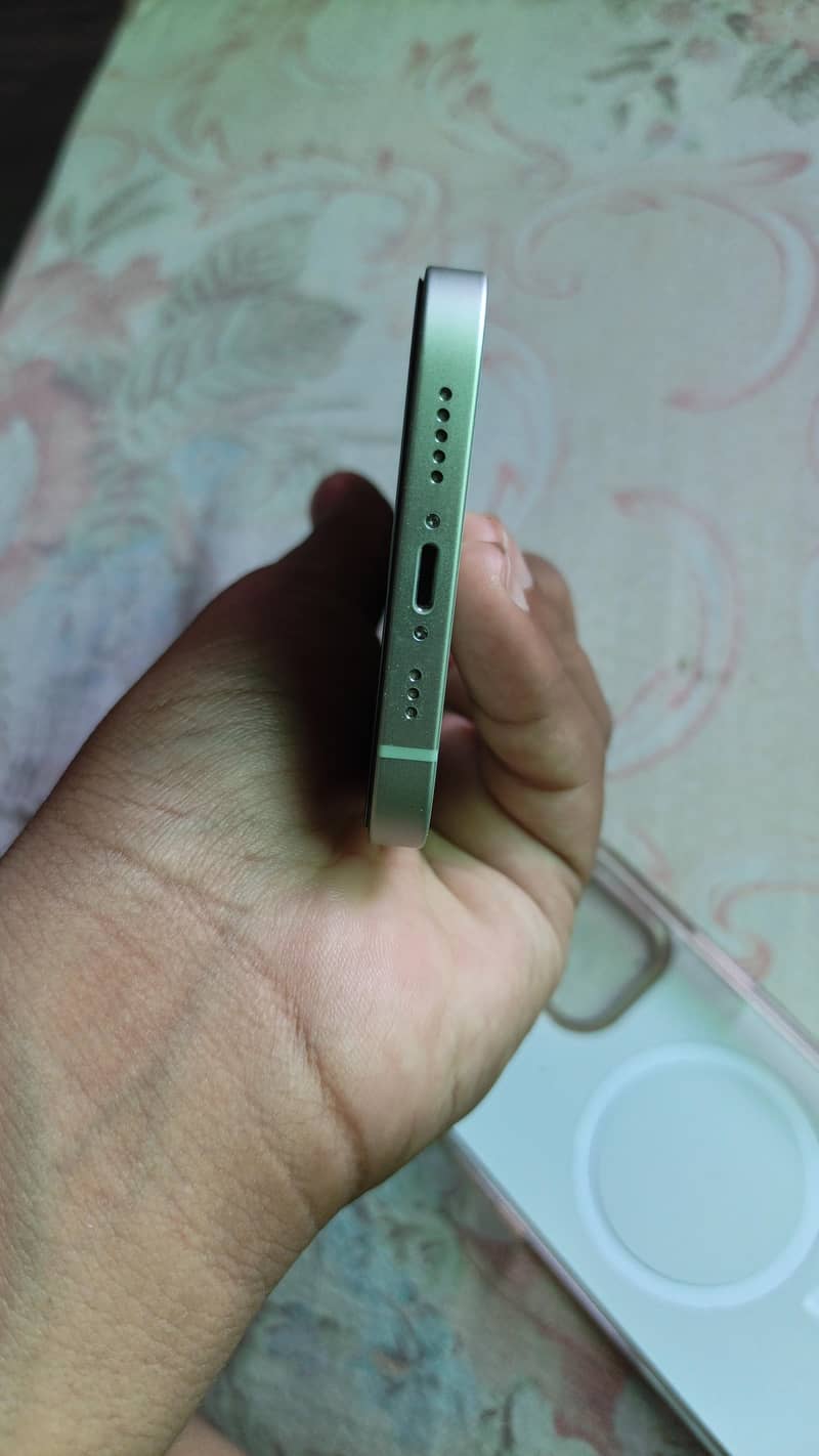 Apple iPhone 12 4