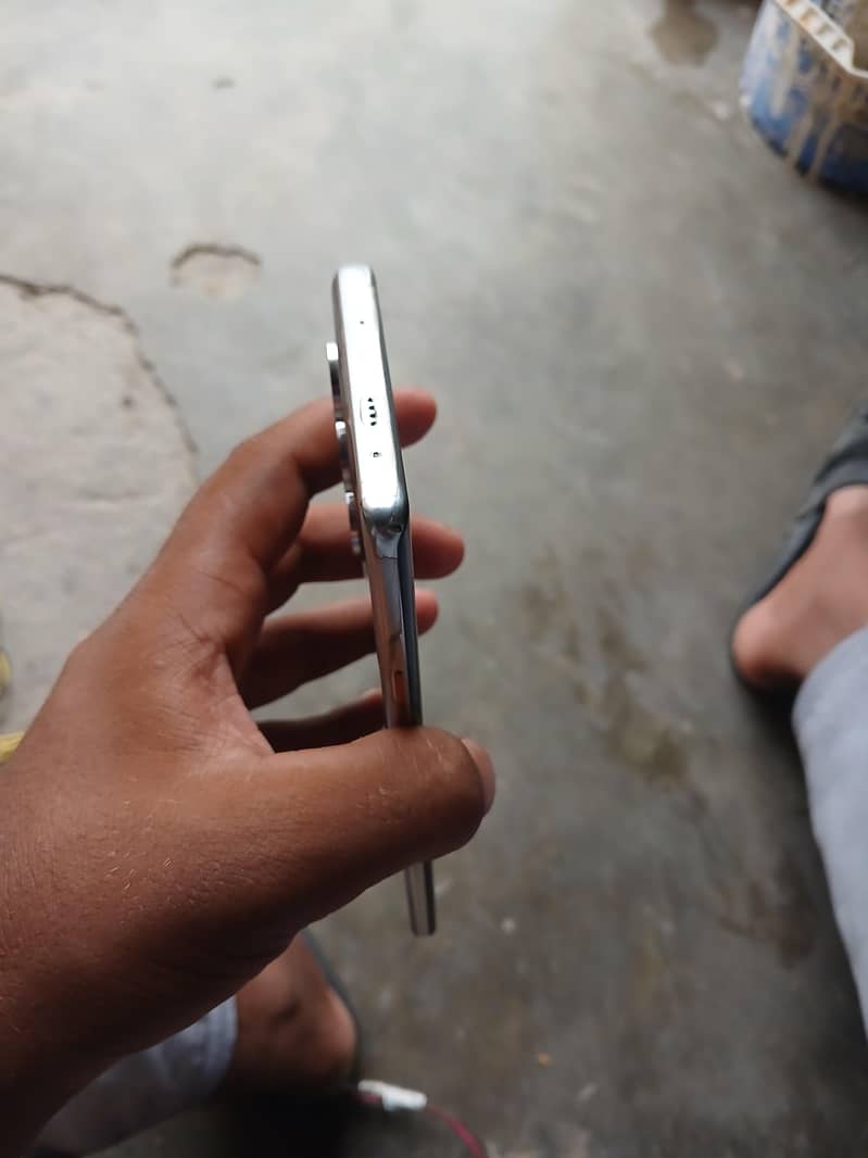 Tecno CAMON 40 Pro 4