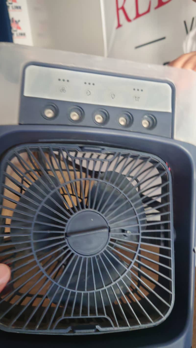 Mini cooling table fan 0