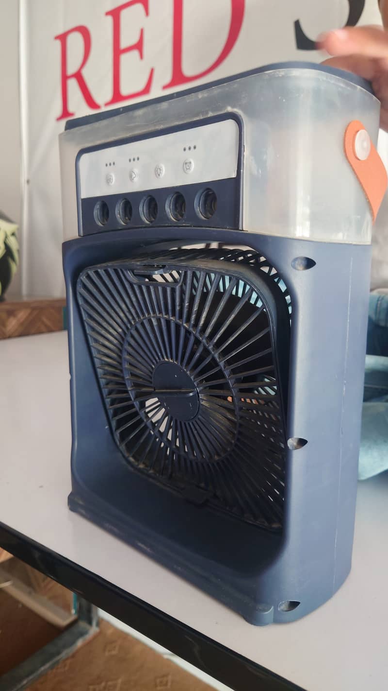 Mini cooling table fan 1
