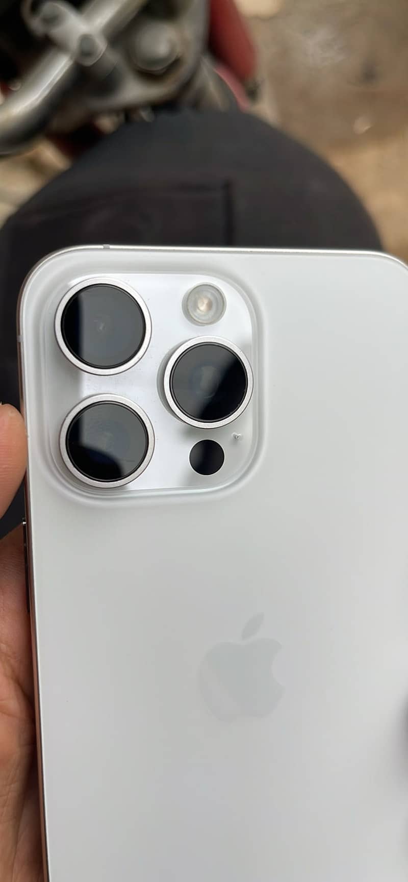Apple iPhone 15 Pro Max 3