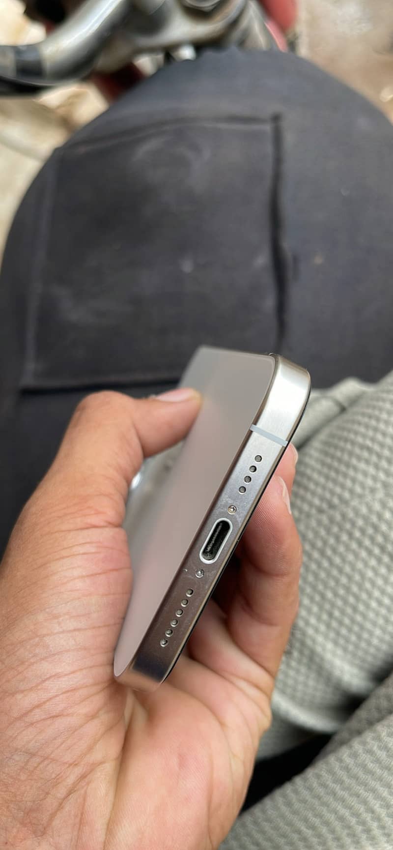 Apple iPhone 15 Pro Max 4