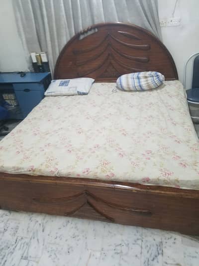 King Size bed with Matress