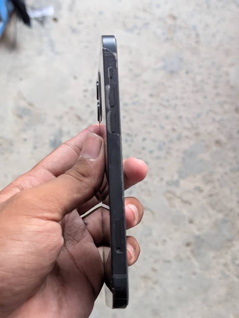 Apple iPhone 12 1