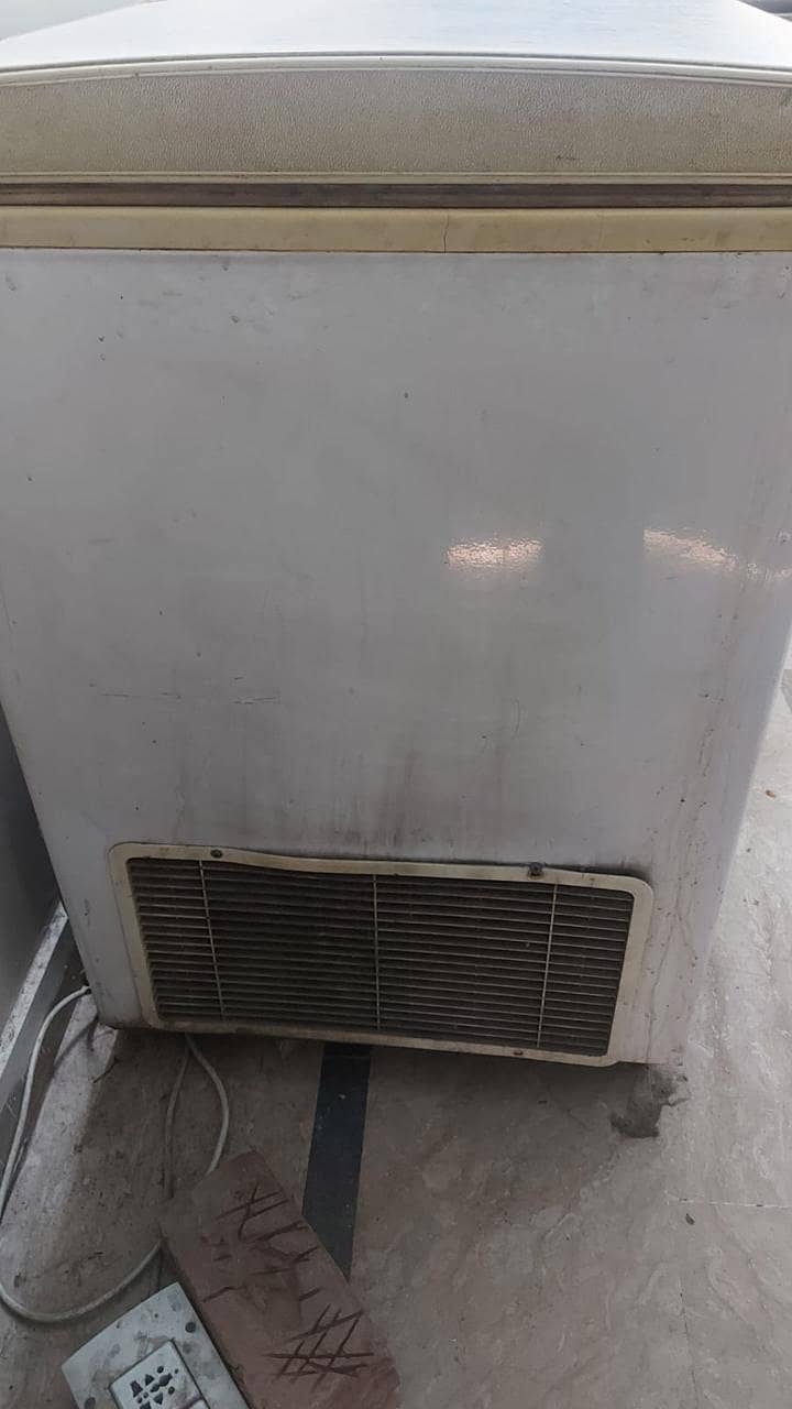 Refrigerator 1