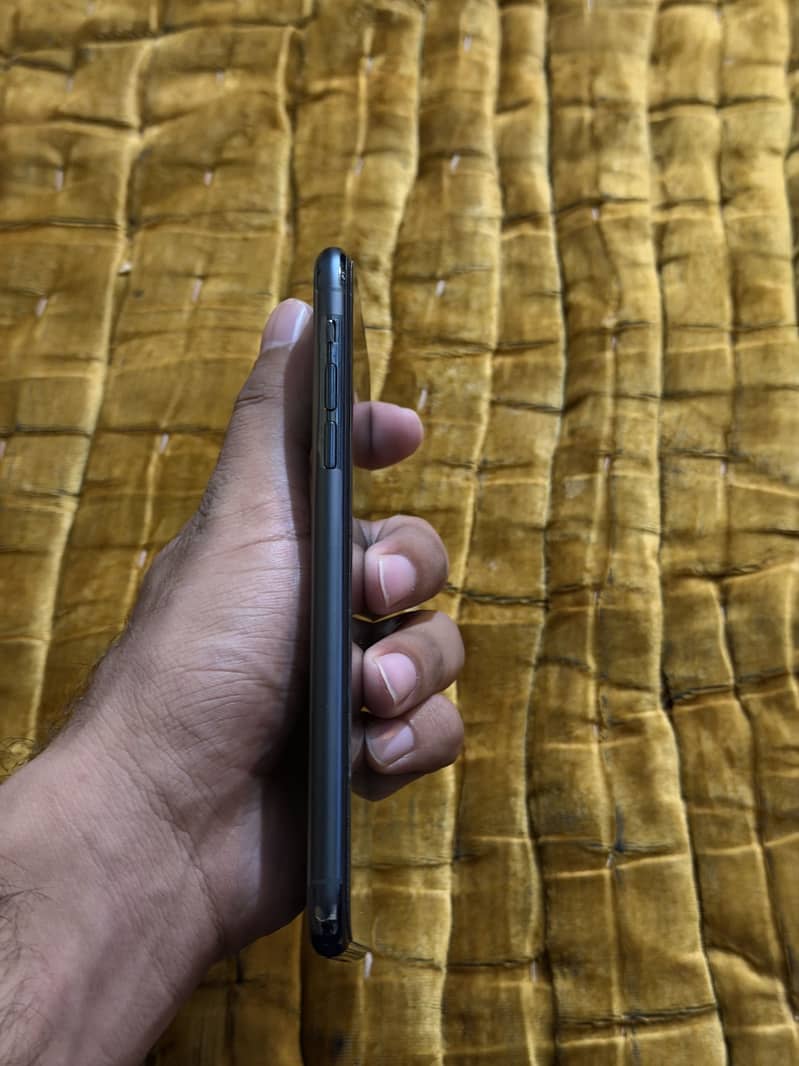 Apple iPhone 11 Pro Max 1