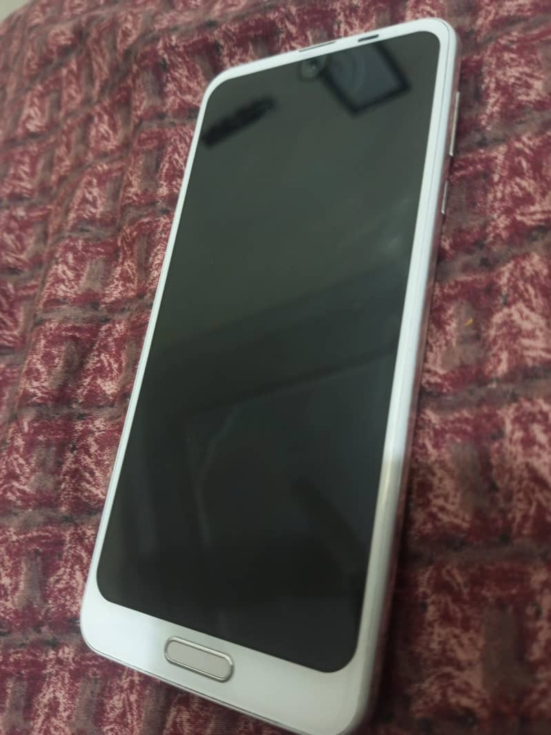 Sharp Aquos R2 0