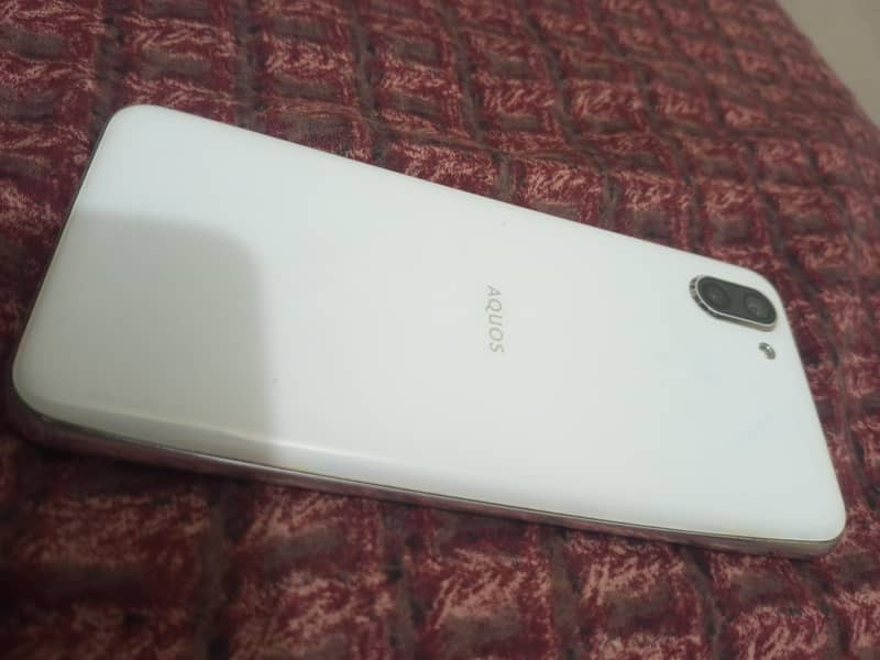 Sharp Aquos R2 1