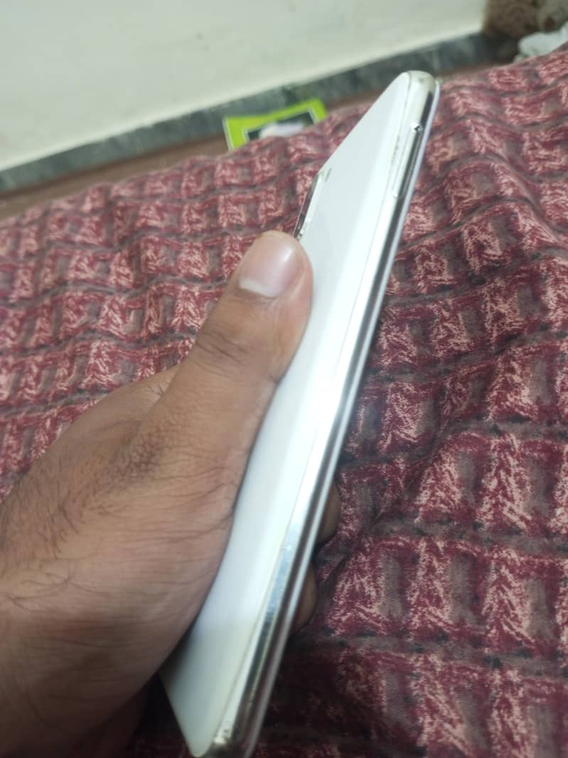 Sharp Aquos R2 2