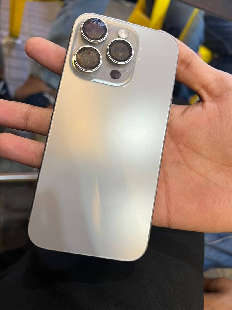 Apple iPhone 15 Pro 0