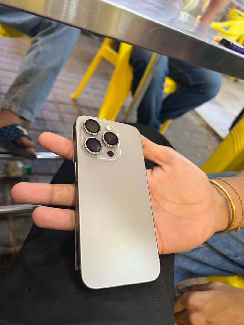 Apple iPhone 15 Pro 1