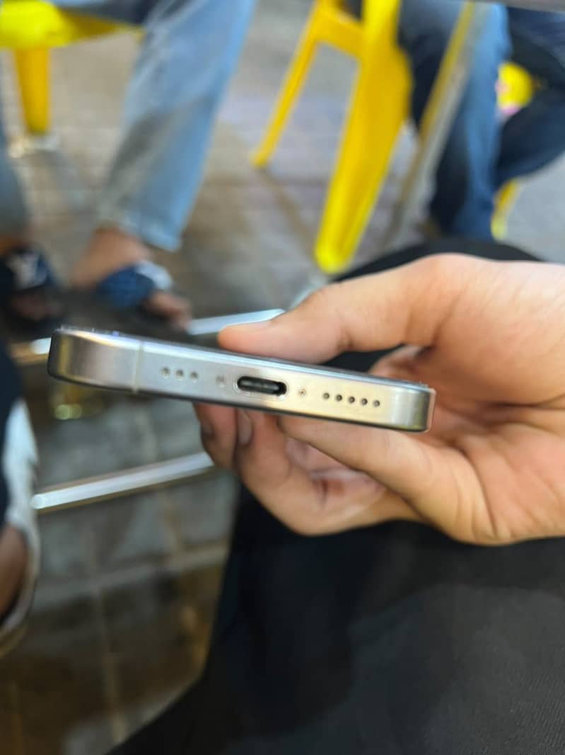 Apple iPhone 15 Pro 3