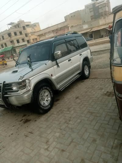 Mitsubishi Pajero 1995