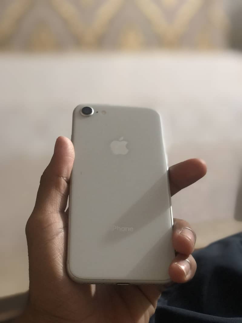 Apple iPhone 8 1