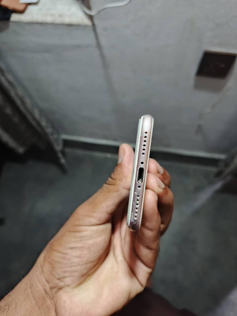 Apple iPhone 7 3