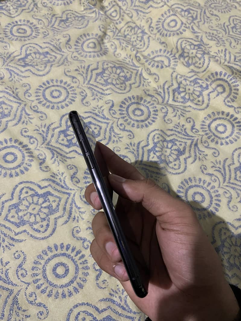 Apple iPhone X 3