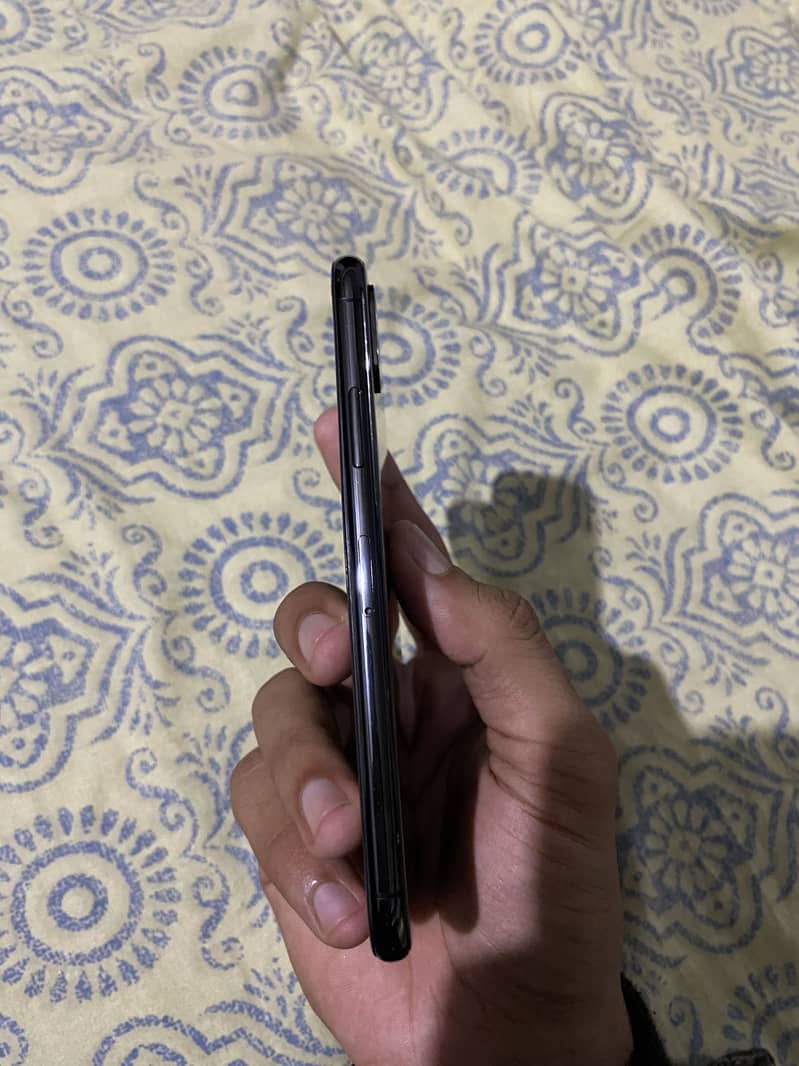 Apple iPhone X 5