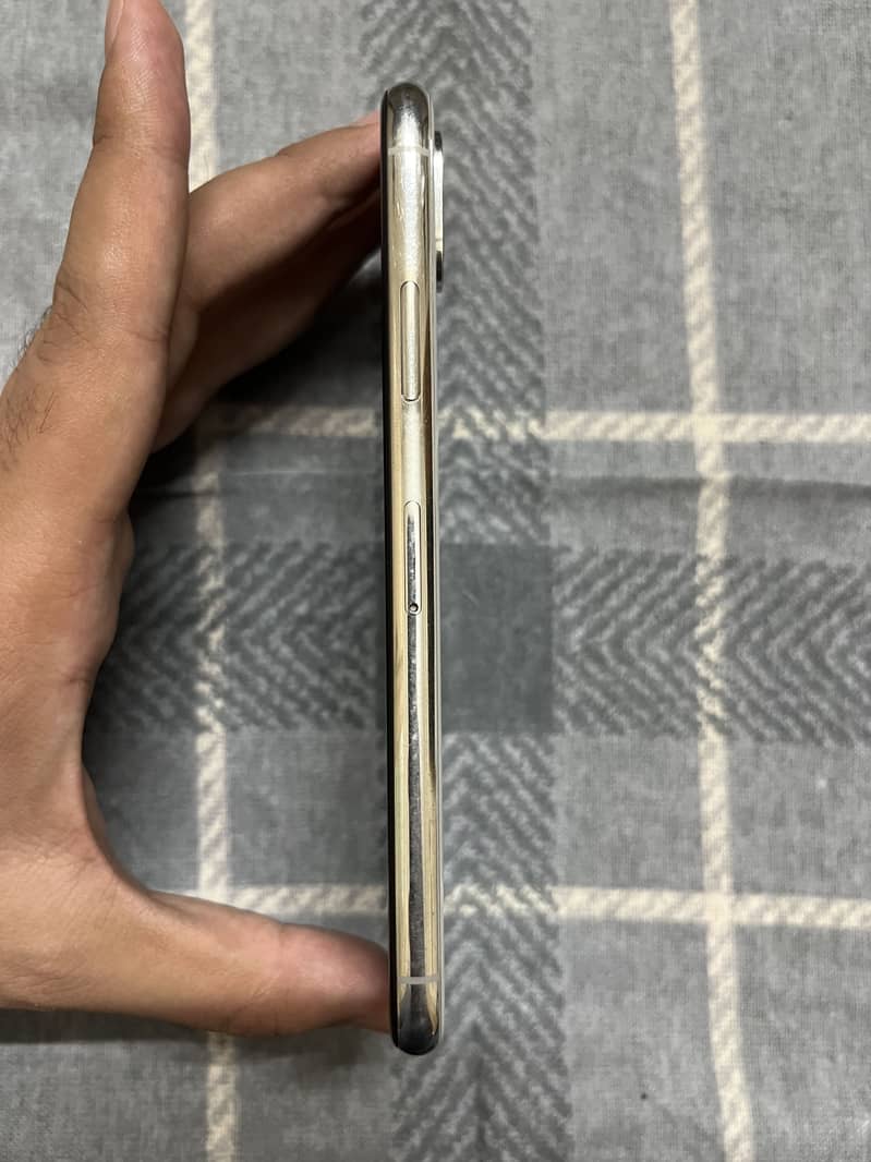 Apple iPhone X 5