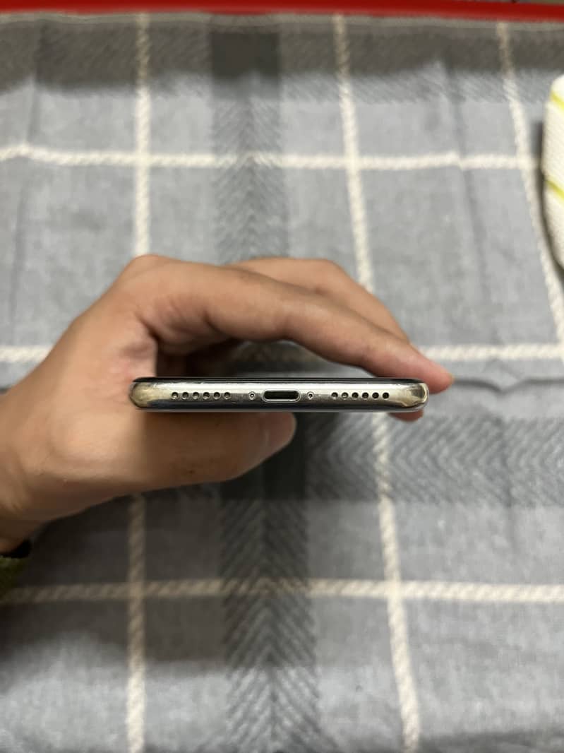 Apple iPhone X 6