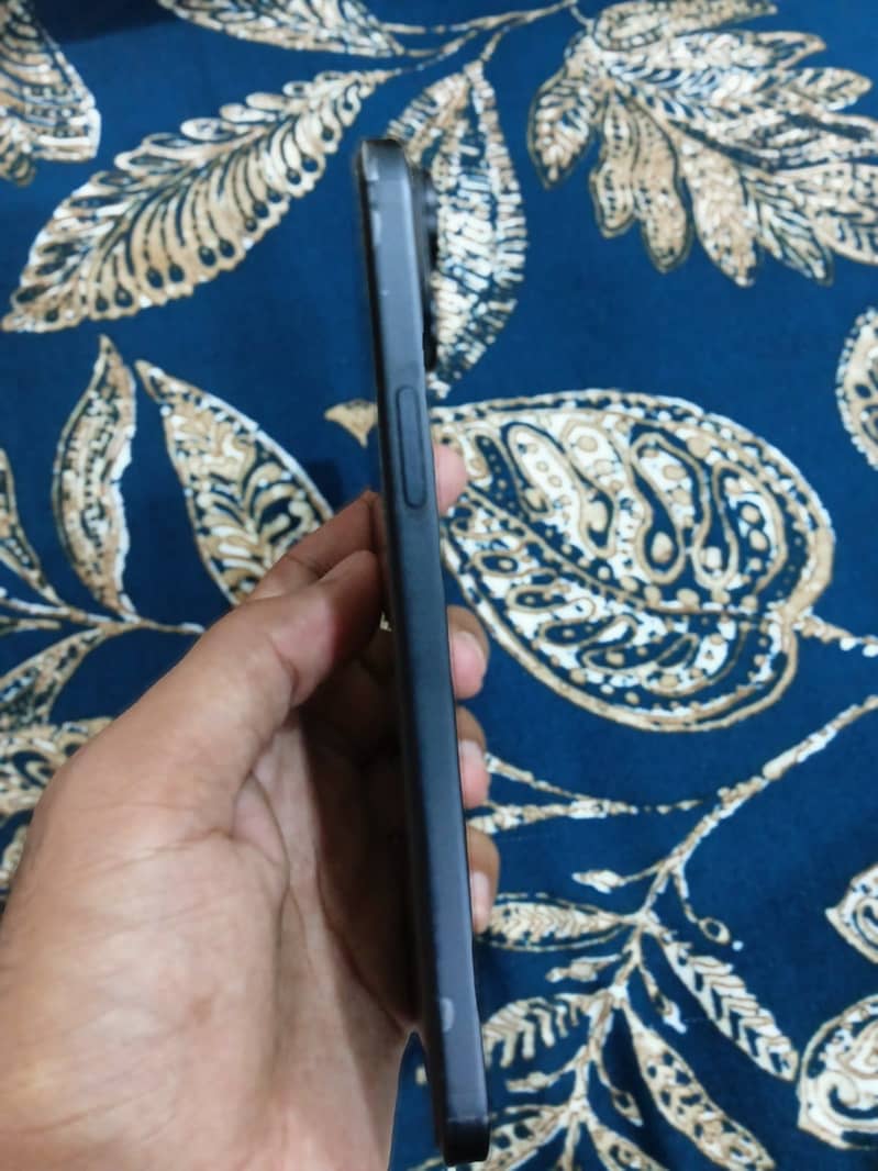 Apple iPhone 15 plus 2