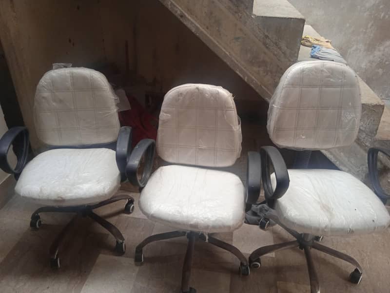 chairs 0