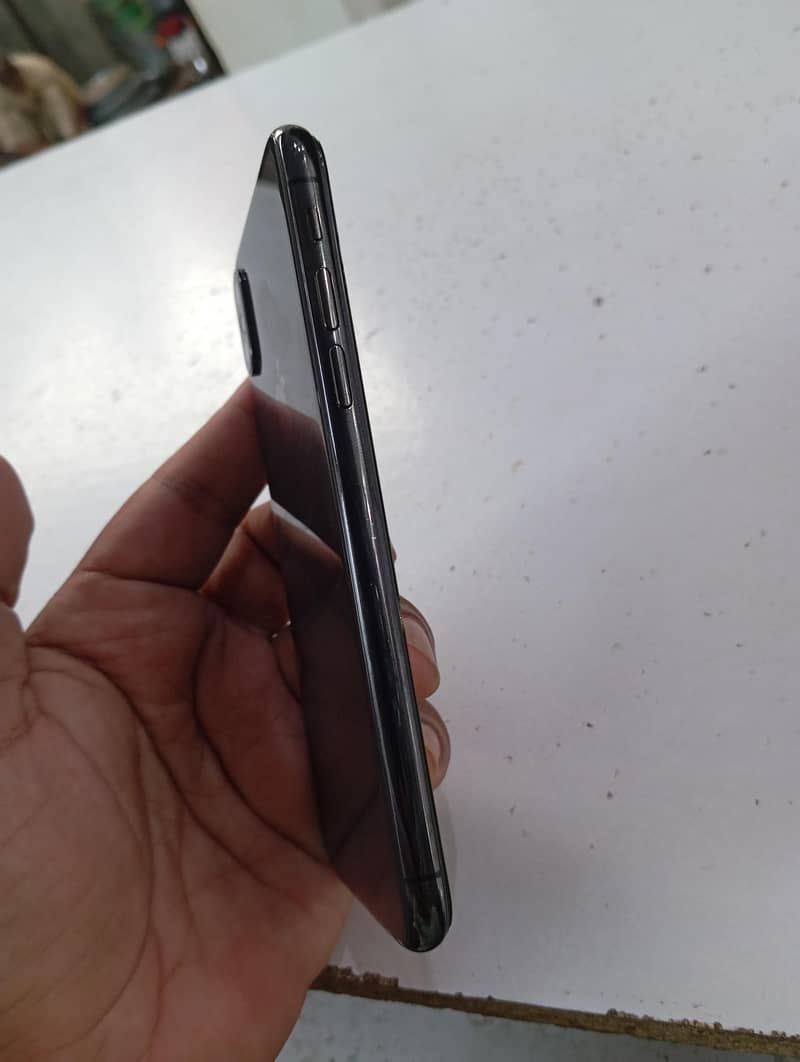 Apple iPhone X 5