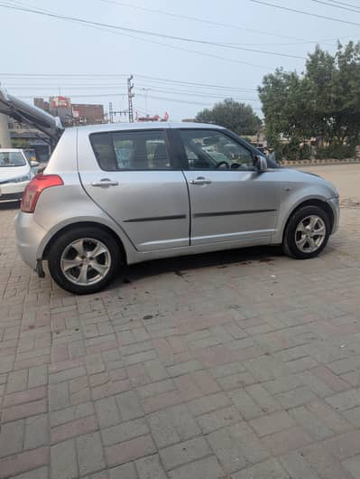 Suzuki Swift dlx 2010