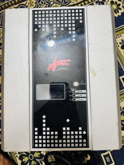 ups 1600 wts can be attached 02 batteries