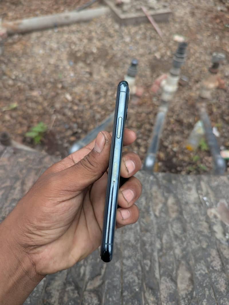 Apple iPhone 11 Pro 3