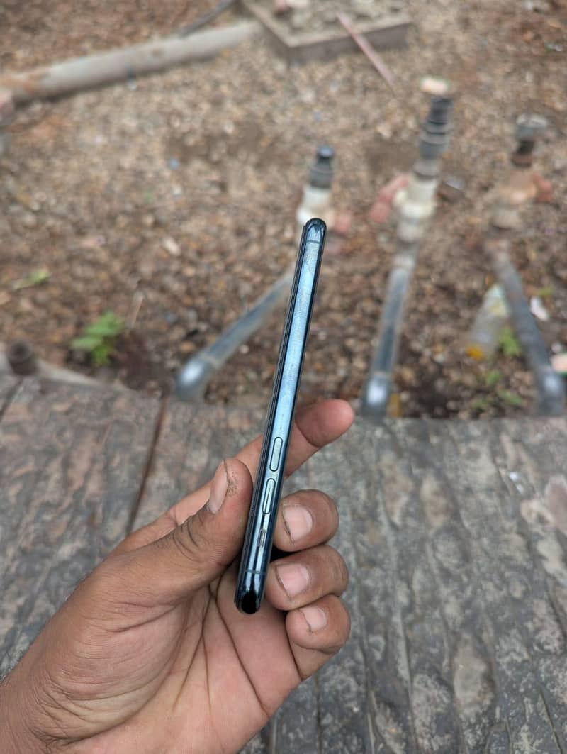 Apple iPhone 11 Pro 4