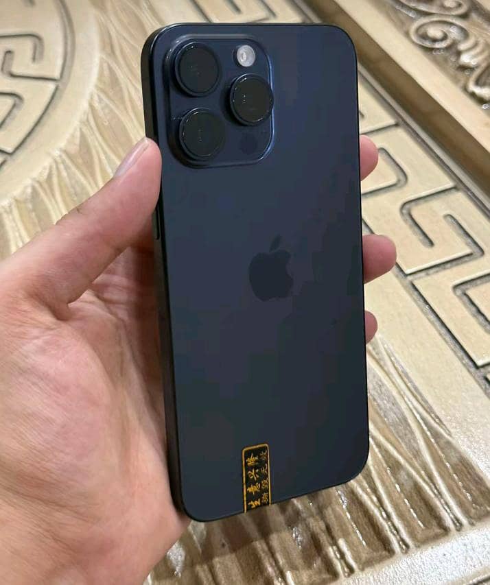 Apple iPhone 15 Pro Max 2
