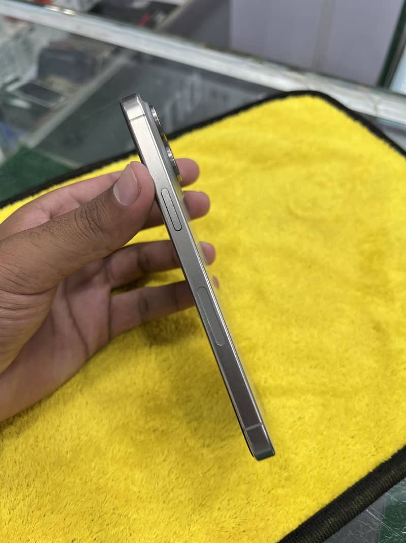 iPhone 15 Pro Max 1