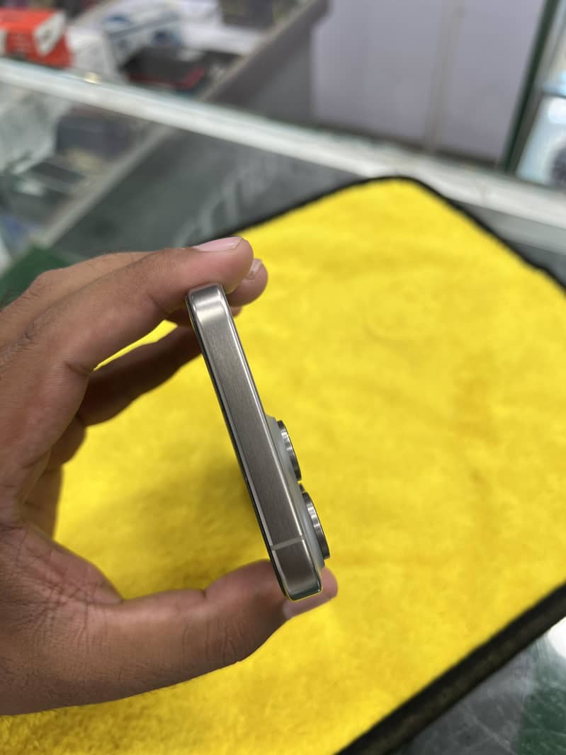iPhone 15 Pro Max 3