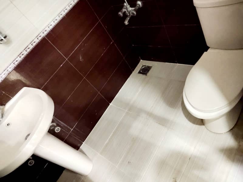 10 Marla Ground Floor With All Basic Necessities 2