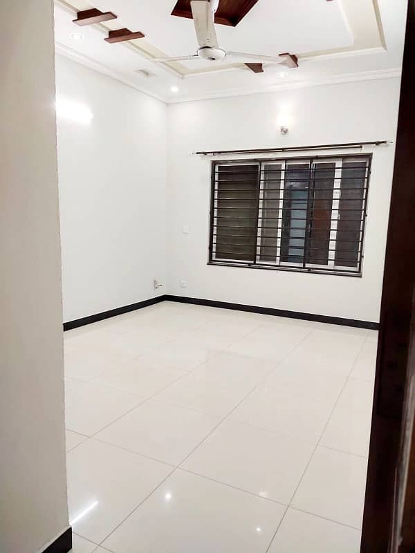 10 Marla Ground Floor With All Basic Necessities 3