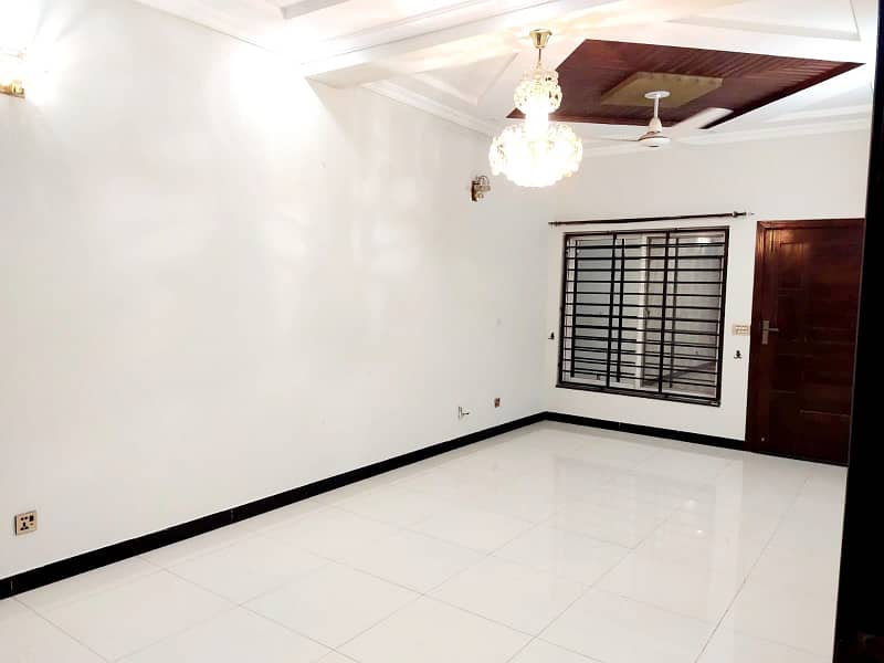 10 Marla Ground Floor With All Basic Necessities 8