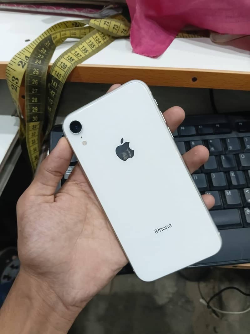 iPhone XR 0