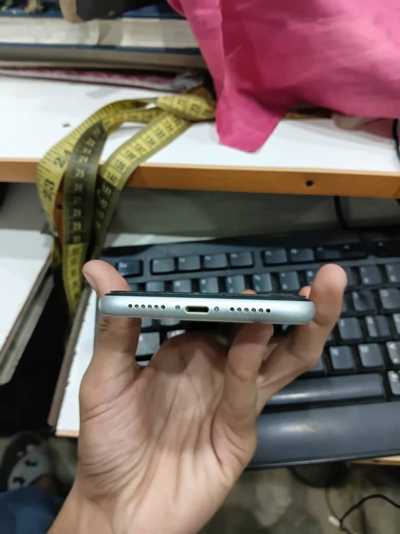 iPhone XR 6