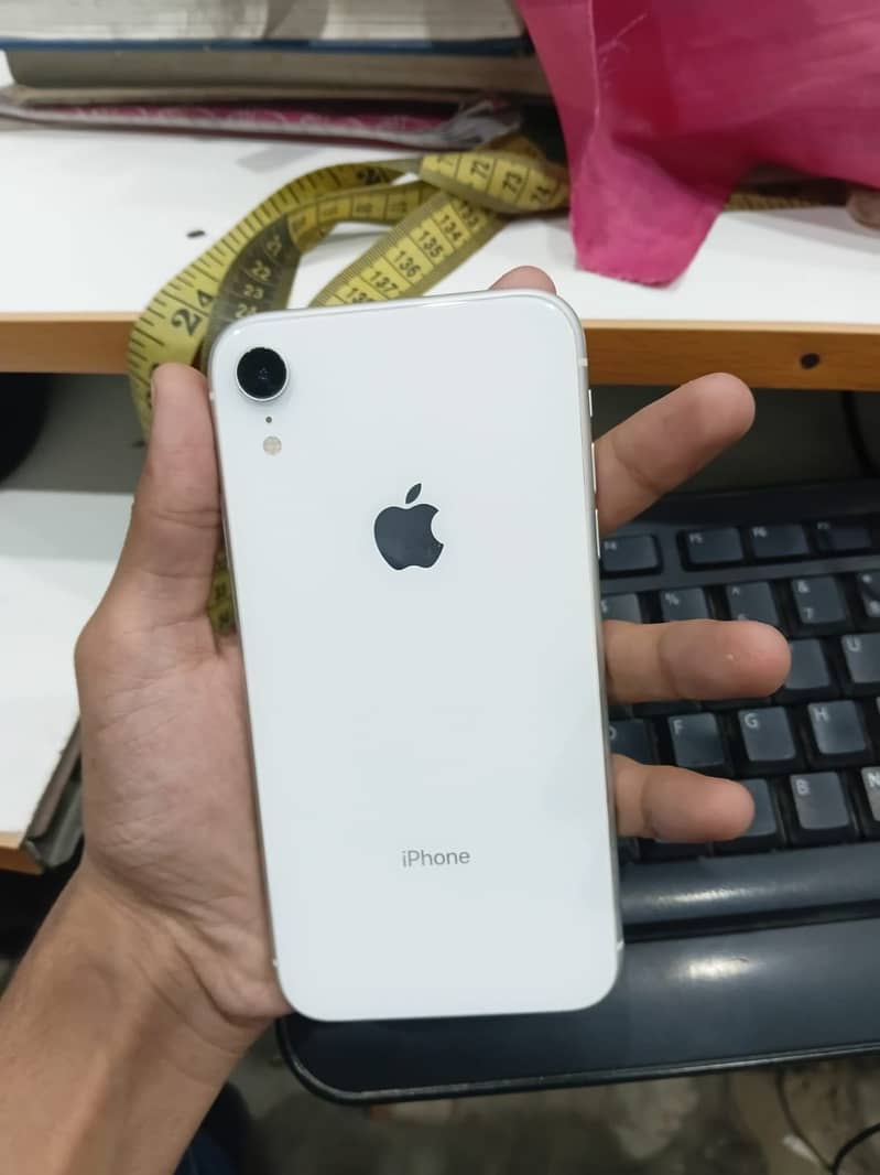 iPhone XR 7