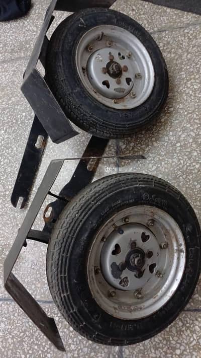 Universal Bike side wheel Assembly with Mudguard /Frame for balance