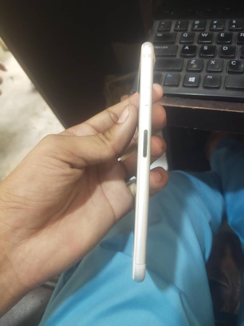 Apple iPhone 7 2