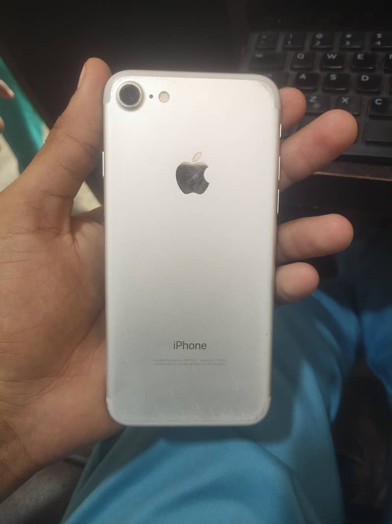 Apple iPhone 7 3