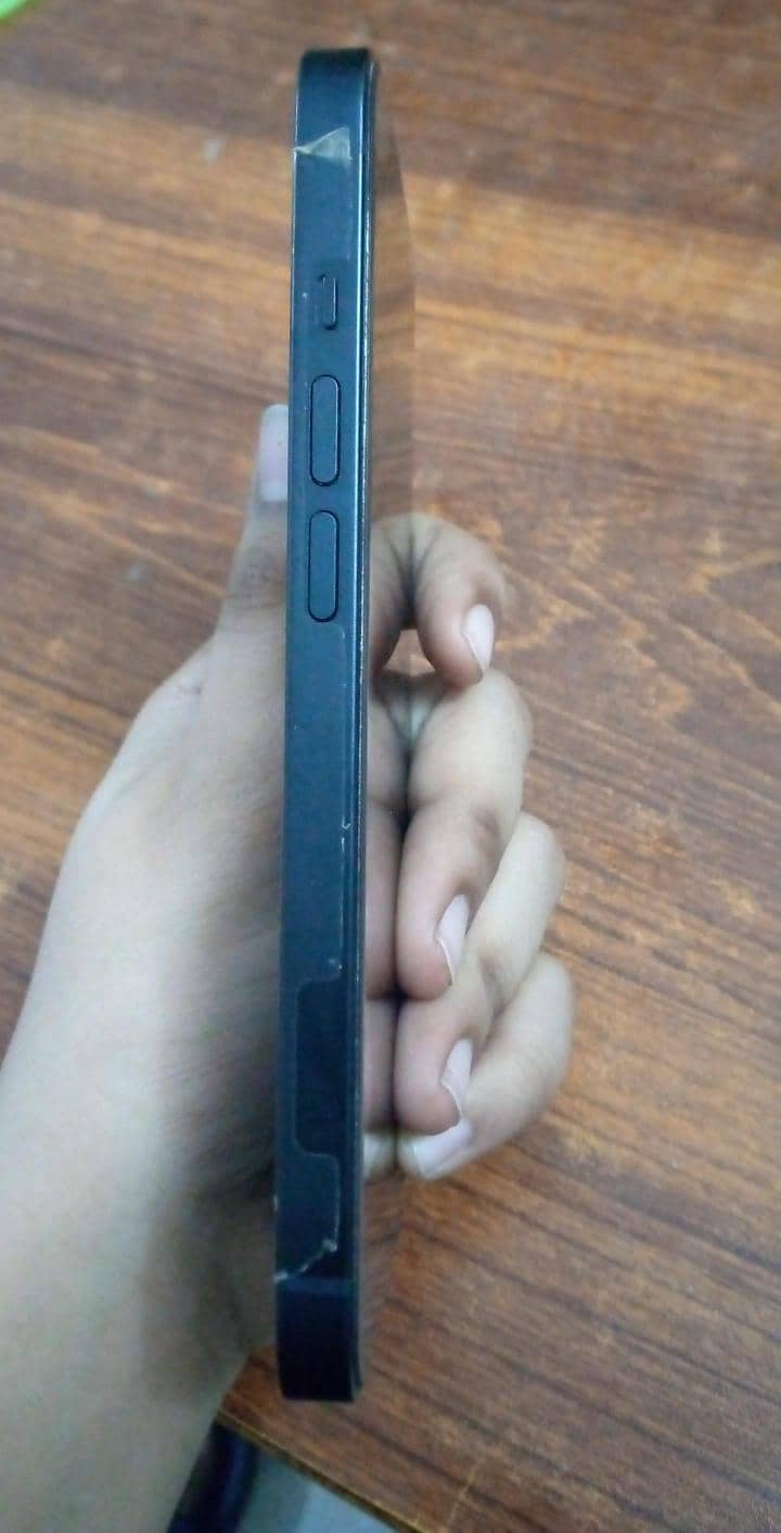 Apple iPhone 14 4