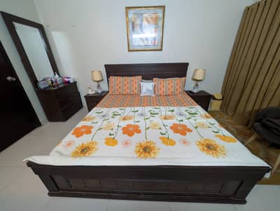 Bed set with 2 side tables and 1 dressing table